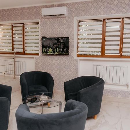 Aral Hotel Kültér fotó